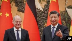 Chanselye Alman Olaf Scholtz, a goch, rankontre Prezidan Xi Jinping nan Peken, kapital Lachin Kominis, Vandredi 4 Nov. 2022. 