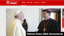 Tổng Giám mục Marek Zalewski (phải) hội kiến Giáo hoàng Phanxicô. Photo: Vatican News.