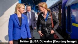 Giám đốc USAID Samantha Power đến Kyiv vào ngày 7//17/2023.