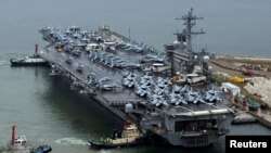 heodore Roosevelt (CVN 71), hàng không mẫu hạm chạy bằng năng lượng hạt nhân neo đậu ở Busan, Hàn Quốc, ngày 22 tháng 6 năm 2024.