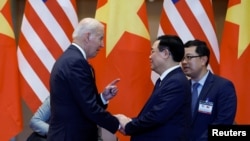 Tổng thống Joe Biden gặp Chủ tịch Quốc hội Việt Nam Vương Đình Huệ ở Hà Nội hôm 11/9 năm 2023