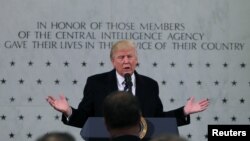 Ish presidenti Donald Trump gjatë një vizite në selinë e CIA-s në vitin 2017