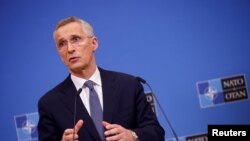 Tổng thư ký NATO Jens Stoltenberg họp báo trước khi gặp các ngoại trưởng NATO tại Brussels, Bỉ, ngày 3/4/2023.