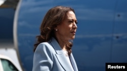 Phó Tổng thống Mỹ-Ứng cử viên tổng thống của đảng Dân chủ Kamala Harris đến Atlanta, Georgia hôm 30/7/2024 (REUTERS/Dustin Chambers).