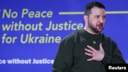 Tổng thống Ukraine Zelenskyy đọc diễn văn "Không có hòa bình nếu không có công lý cho Ukraine", ở La Haye, Hà Lan, hôm 4/5/2023.