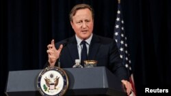 Minis Afe Etranje Britanik David Cameron pandan yon konferans pou lapres konjwen ak Sekrete d Eta Ameriken Antony Blinken nan Depatman Deta nan Washington, 9 Avril 2024. 