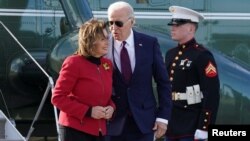 Ông Joe Biden và bà Nancy Pelosi tại San Francisco, California, 21/2/2024 (ảnh tư liệu, REUTERS/Kevin Lamarque)