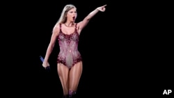 Foto Achiv: Taylor Swift pandan konse Eras Tour li a nan Buenos Aires, Ajantinn, 9 Nov. 2023. 