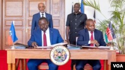 Seremoni siyati ako bilateral ant Ayiti ak Kenya pou otorizasyon fos miltinasyonal pou ede PNH la jere zak vyolans gang yo, nan Nairobi, kapital Kenya, 29 Fevriye, 2024. 