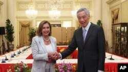 Singapore là chặng dừng chân đầu tiên trong chuyến công du châu Á của bà Nancy Pelosi. Bà đang được Thủ tướng Singapore Lý Hiển Long tiếp đón