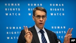 Ông Kenneth Roth, Giám đốc HRW, nói chuyện tại một cuộc họp báo ở Berlin, Đức, 21/1/14