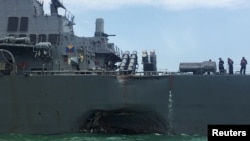 Tàu khu trục USS John McCain bị nạn ngoài khơi Singapore, ngày 21/8/2017. 