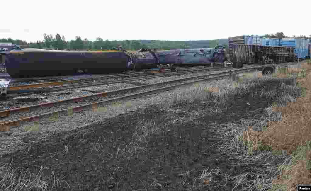 Toa xe lửa bị lật ở Lac Mégantic, Québec, Canada, 9 tháng 7, 2013.