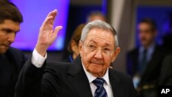 Chủ tịch Cuba Raul Castro đến phiên họp lần thứ 70 của Đại hội đồng Liên Hiệp Quốc tại trụ sở Liên Hiệp Quốc ở New York, ngày 28 tháng 9 năm 2015.