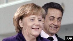 Thủ tướng Đức Angela Merkel (trái) và Tổng thống Pháp Nicolas Sarkozy dự cuộc họp báo sau cuộc thảo luận tại Berlin, hôm 9/1/12