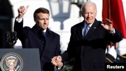 Tổng thống Pháp Macron gặp Tổng thống Mỹ trong chuyến thăm mới đây tới Washington, 1/12/2022. 