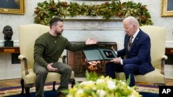 Tổng thống Ukraine Volodymyr Zelenskyy đã bay tới Washington để gặp Tổng thống Joe Biden và nói chuyện với quốc hội Mỹ. 