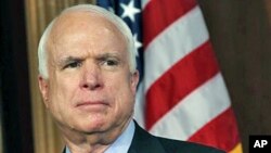 Thượng nghị sĩ John McCain.