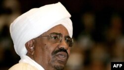 Tòa án Tội phạm Quốc tế ICC đã ra trát bắt ông Bashir vì các tội trạng diệt chủng, tội ác chống lại loài người và tội ác chiến tranh ở khu vực miền đông Darfur