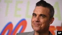 Ngôi sao nhạc pop người Anh Robbie Williams (ảnh), nữ nghệ sĩ opera người Nga Aida Garifullina và cựu danh thủ Ronaldo của Brazil sẽ là những nhân vật chính trong lễ khai mạc.