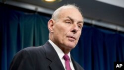 Bộ trưởng An ninh Nội địa John Kelly phát biểu tại một cuộc họp báo ở Washington, 31/1/2017.