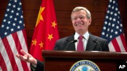 Tân Đại sứ Hoa Kỳ tại Trung Quốc Max Baucus trong cuộc họp báo tại Tòa đại sứ Hoa Kỳ ở Bắc Kinh, Trung Quốc, 18/3/14