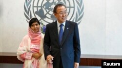 Em Malala Yousafzai gặp Tổng thư ký LHQ Ban Ki-moon tại trụ sở LHQ ở New York hôm 12/7/2013. 