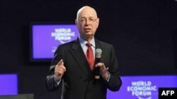 Ông Klaus Schwab, nhà sáng lập diễn đàn Davos nói chuyện tại hội nghị