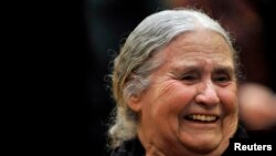 Nhà văn Anh Doris Lessing tại buổi lễ nhận giải Nobel Văn chương ở London 