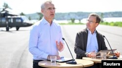 Tổng thư ký NATO Jens Stoltenberg họp báo với Thủ tướng Thụy Điển Ulf Kristersson ở Stockholm