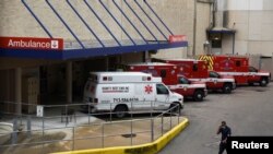 Xe cứu thương bên ngoài bệnh viện Houston Methodist Hospital, Texas (ảnh chụp ngày 22/6/2020)