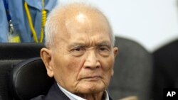 Ông Nuon Chea, 87 tuổi, còn được gọi là 'anh Hai' nói ông cảm thấy ‘hối hận sâu sắc’ trước các nạn nhân của Khmer Đỏ. Nhưng ông nhấn mạnh rằng ông chưa bao giờ chỉ thị cho các đồng chí cộng sản của ông phạm tội.