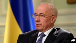 Thủ Tướng Ukraina Mykola Azarov nói rằng quyết định không ký một thỏa thuận thắt chặt quan hệ với EU dựa trên các lý do kinh tế