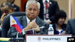 Ngoại trưởng Philippines Albert del Rosario