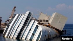 Tàu du lịch Costa Concordia bị lật (ảnh tư liệu) 