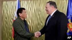 Ngoại trưởng Mỹ Mike Pompeo và Tổng thống Philippines Duterte.