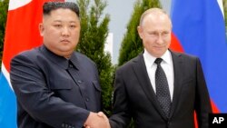 Lãnh tụ Triều Tiên Kim Jong Un gặp Tổng tống Nga Putin hôm 25/4.