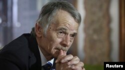 Lãnh đạo của người Tatar ở Crimea Mustafa Dzhemilev lo ngại người Tatar ở Crimea có thể trở thành mục tiêu bạo động dưới sự cầm quyền của Nga.