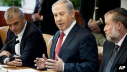 Thủ tướng Israel Benjamin Netanyahu phát biểu trong cuộc họp nội các hàng tuần tại Jerusalem, ngày 27/12/2015.