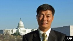 Ông Lobsang Sangay, một nghiên cứu sinh lâu năm của trường Luật Harvard, chiếm được 55% số phiếu bầu của hơn 50.000 người Tây Tạng lưu vong