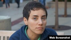 Maryam Mirzakhani được trao tặng Huy chương Fields vào năm 2014. Giải thưởng này được coi là tương đương với Giải Nobel vốn không bao gồm lĩnh vực toán học.