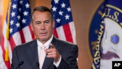 Chủ tịch Hạ viện John Boehner nói chuyện với các nhà báo tại trụ sở Quốc hội, 10/7/14