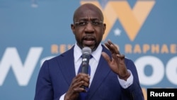 Ông Raphael Warnock.