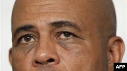 Tổng thống tân cử Haiti Michel Martelly phát biểu tại Bộ Ngoại giao ở Washington, 20/4/2011