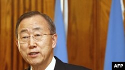 Tổng thư ký Ban Ki-moon nói thái độ thiếu dứt khoát làm hỏng vai trò của Liên Hiệp Quốc vào lúc tổ chức này cần một tiếng nói thống nhất để Tổng thống Assad chấm dứt sử dụng bạo lực chống lại nhân dân