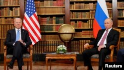 Tổng thống Mỹ Joe Biden và Tổng thống Nga Vladimir Putin họp thượng đỉnh tại Geneva, Thụy Sĩ, ngày 16/6/2021.