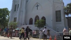 Nhà thờ Emanuel AME ở bang South Carolina, Mỹ, nơi xảy ra vụ xả súng giết chết 9 người, đã mở cửa trở lại.