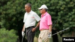 Tổng thống Hoa Kỳ Barack Obama chơi golf với Thủ tướng Malaysia Najib Razak tại Hawaii.