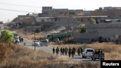 Các lực lượng Peshmerga của người Kurd tụ tập tại một ngôi làng miền đông Mosul, Iraq, 29/5/2016.