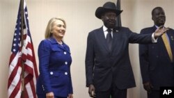 Ngoại trưởng Mỹ Hillary Clinton và Tổng thống Nam Sudan Salva Kiir tại Juba, Nam Sudan, 3/8/2012